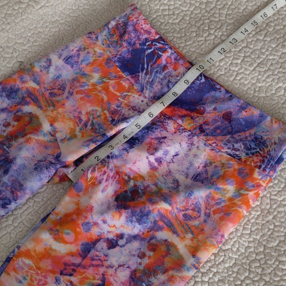 Onzie S/M Watercolor Tie Dye Crop Leggings - Picture 9 of 11